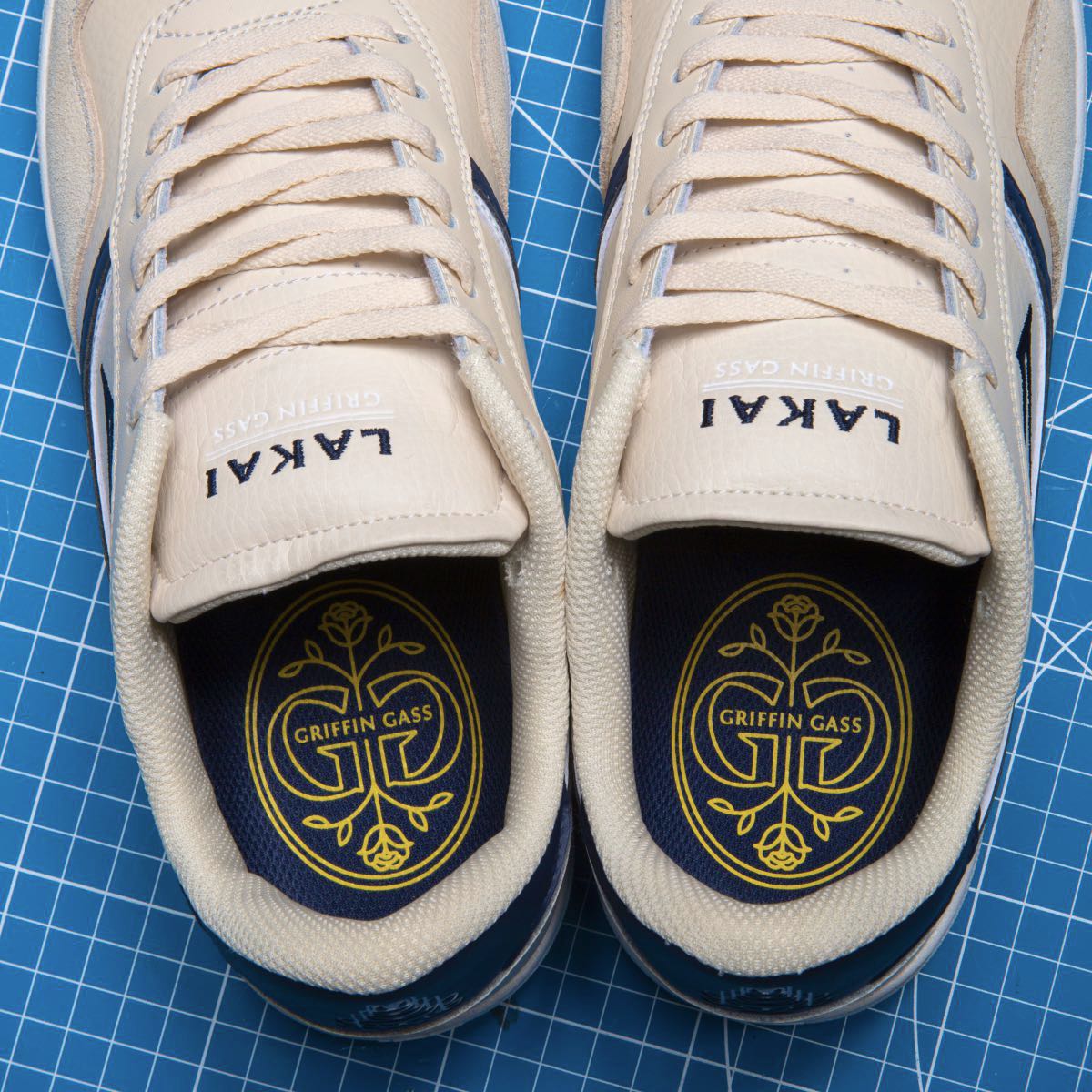 TERRACE SHOE - Cream/Navy